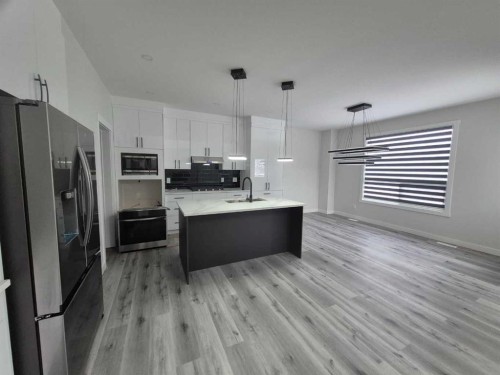 35 Viceroy Crescent, Olds, AB - Indoor Photo Showing Kitchen With Double Sink With Upgraded Kitchen