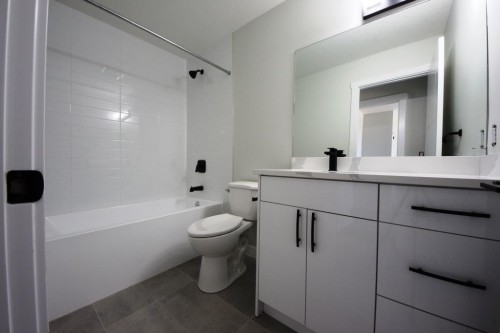35 Viceroy Crescent, Olds, AB - Indoor Photo Showing Bathroom