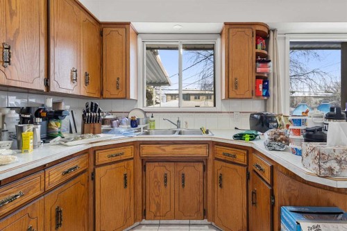 2812 24 Street Nw, Calgary, AB - Indoor Photo Showing Kitchen With Double Sink