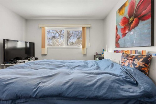 2812 24 Street Nw, Calgary, AB - Indoor Photo Showing Bedroom