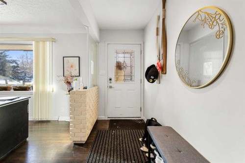 2812 24 Street Nw, Calgary, AB - Indoor Photo Showing Other Room