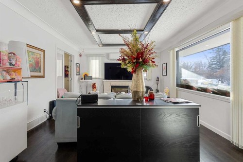 2812 24 Street Nw, Calgary, AB - Indoor