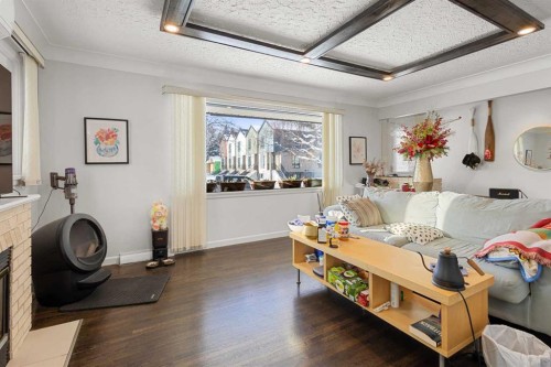 2812 24 Street Nw, Calgary, AB - Indoor Photo Showing Living Room