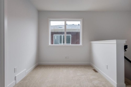 291 Sora Boulevard Se, Calgary, AB - Indoor Photo Showing Other Room