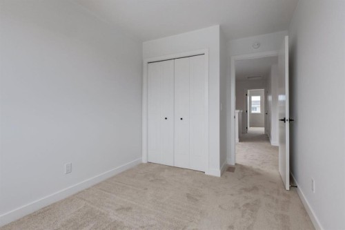 291 Sora Boulevard Se, Calgary, AB - Indoor Photo Showing Other Room