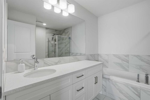 496 Reynolds Avenue Sw, Airdrie, AB - Indoor Photo Showing Bathroom
