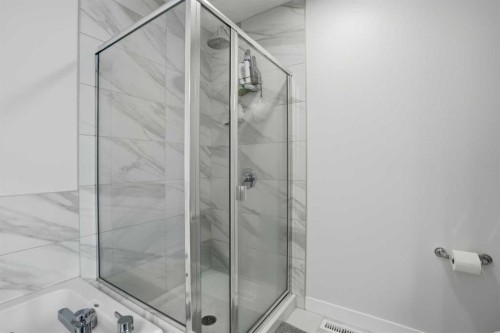 496 Reynolds Avenue Sw, Airdrie, AB - Indoor Photo Showing Bathroom