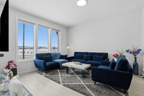 496 Reynolds Avenue Sw, Airdrie, AB - Indoor Photo Showing Living Room