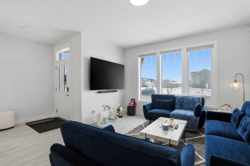 496 Reynolds Avenue Sw, Airdrie, AB - Indoor Photo Showing Living Room