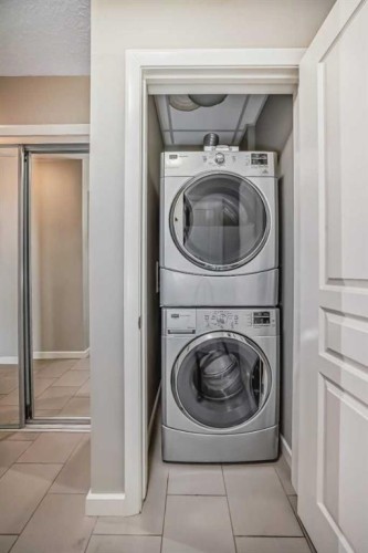 1601-1320 1 Street Se, Calgary, AB - Indoor Photo Showing Laundry Room
