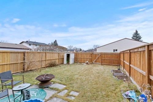 6 Castleglen Road Ne, Calgary, AB - Outdoor