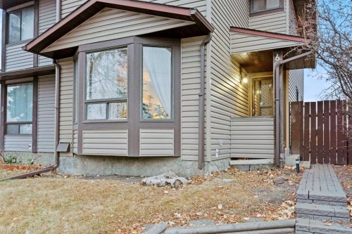 6 Castleglen Road Ne, Calgary, AB - Outdoor