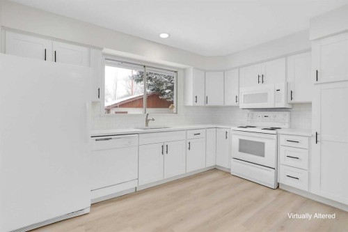 107 Silver Brook Drive Nw, Calgary, AB - Indoor Photo Showing Kitchen
