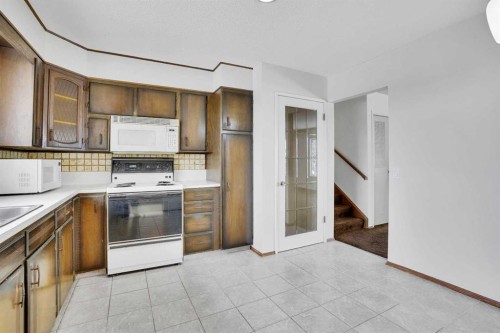 107 Silver Brook Drive Nw, Calgary, AB - Indoor Photo Showing Kitchen