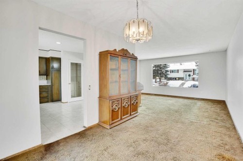 107 Silver Brook Drive Nw, Calgary, AB - Indoor