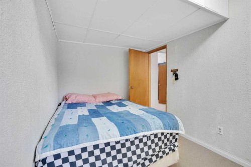 107 Silver Brook Drive Nw, Calgary, AB - Indoor Photo Showing Bedroom