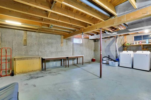 107 Silver Brook Drive Nw, Calgary, AB - Indoor