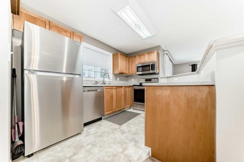 3101-604 8 Street Sw, Airdrie, AB - Indoor Photo Showing Kitchen