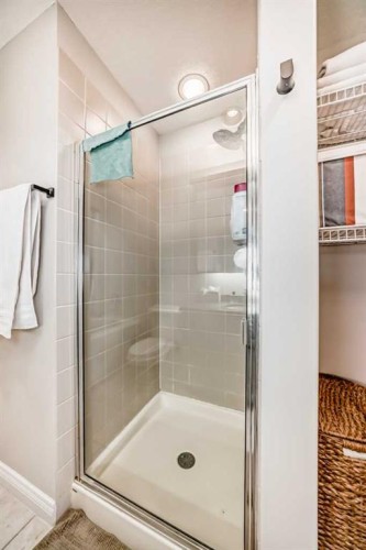 301-2320 Erlton Street Sw, Calgary, AB - Indoor Photo Showing Bathroom