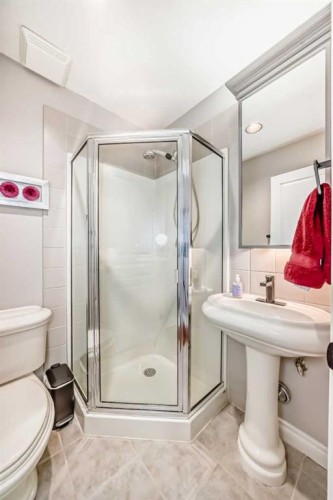 301-2320 Erlton Street Sw, Calgary, AB - Indoor Photo Showing Bathroom