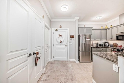 301-2320 Erlton Street Sw, Calgary, AB - Indoor Photo Showing Kitchen