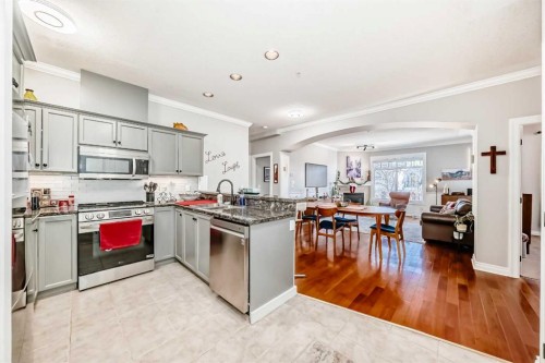 301-2320 Erlton Street Sw, Calgary, AB - Indoor Photo Showing Kitchen With Upgraded Kitchen