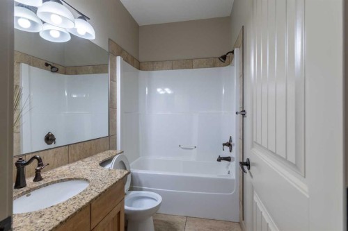52 Elmont Green Sw, Calgary, AB - Indoor Photo Showing Bathroom
