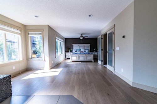 52 Elmont Green Sw, Calgary, AB - Indoor Photo Showing Living Room