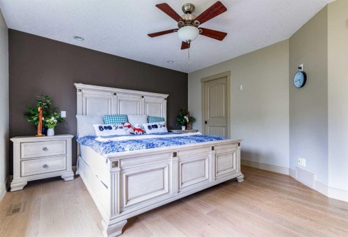 52 Elmont Green Sw, Calgary, AB - Indoor Photo Showing Bedroom
