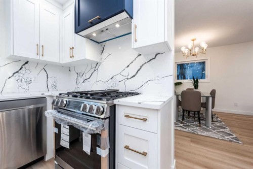 152 Southampton Drive Sw, Calgary, AB - Indoor Photo Showing Kitchen