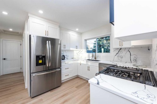 152 Southampton Drive Sw, Calgary, AB - Indoor Photo Showing Kitchen With Upgraded Kitchen