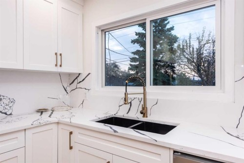 152 Southampton Drive Sw, Calgary, AB - Indoor Photo Showing Kitchen With Double Sink