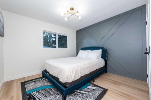 152 Southampton Drive Sw, Calgary, AB - Indoor Photo Showing Bedroom
