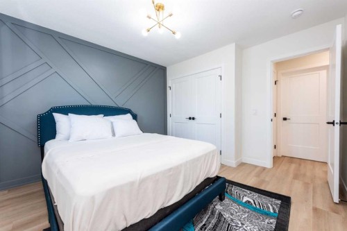 152 Southampton Drive Sw, Calgary, AB - Indoor Photo Showing Bedroom