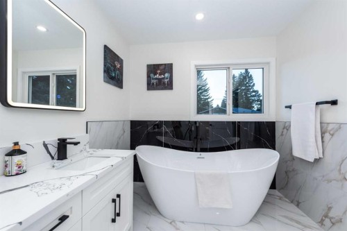 152 Southampton Drive Sw, Calgary, AB - Indoor Photo Showing Bathroom