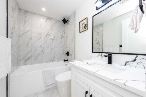 152 Southampton Drive Sw, Calgary, AB - Indoor Photo Showing Bathroom