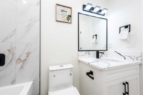 152 Southampton Drive Sw, Calgary, AB - Indoor Photo Showing Bathroom