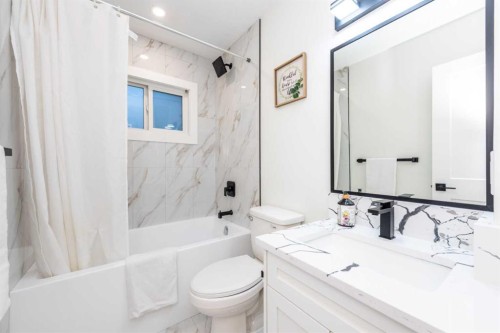 152 Southampton Drive Sw, Calgary, AB - Indoor Photo Showing Bathroom