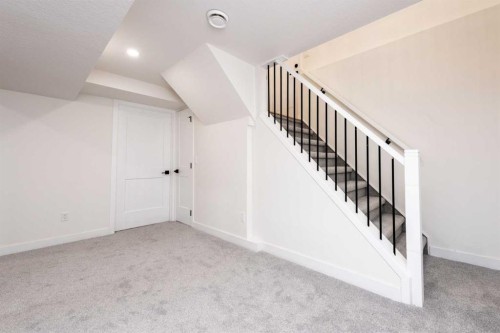 152 Southampton Drive Sw, Calgary, AB - Indoor Photo Showing Other Room