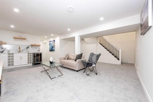 152 Southampton Drive Sw, Calgary, AB - Indoor