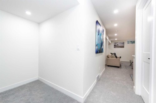152 Southampton Drive Sw, Calgary, AB - Indoor Photo Showing Other Room