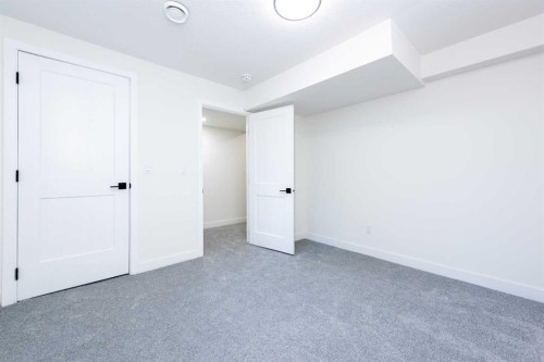 152 Southampton Drive Sw, Calgary, AB - Indoor Photo Showing Other Room