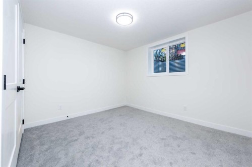 152 Southampton Drive Sw, Calgary, AB - Indoor Photo Showing Other Room