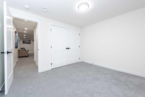 152 Southampton Drive Sw, Calgary, AB - Indoor Photo Showing Other Room