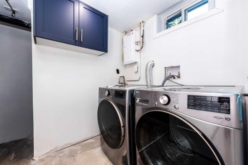 152 Southampton Drive Sw, Calgary, AB - Indoor Photo Showing Laundry Room