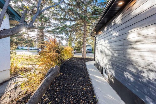 152 Southampton Drive Sw, Calgary, AB - Outdoor