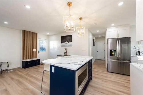 152 Southampton Drive Sw, Calgary, AB - Indoor Photo Showing Kitchen