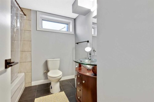 70 Fairview Crescent Se, Calgary, AB - Indoor Photo Showing Bathroom