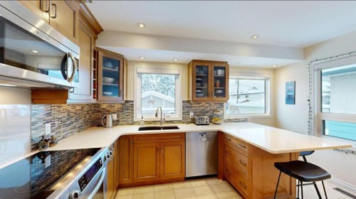 716 55 Avenue Sw, Calgary, AB - Indoor Photo Showing Kitchen
