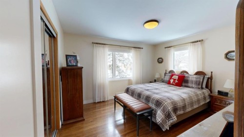 716 55 Avenue Sw, Calgary, AB - Indoor Photo Showing Bedroom
